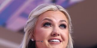 Nova teorija zarote: Erika Kirk in JD Vance vohuna?