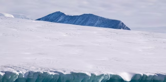 Kandaska snežna revolucija: sneg ne odvažajo več, ampak ga stisnejo v orjaške kepe
