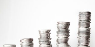 Bogati niso samo srečneži; katero skrivnost o denarju skrivajo pred srednjim razredom?