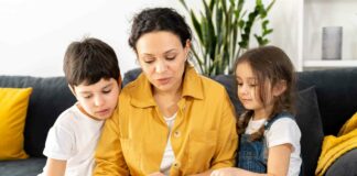 Zakaj se otroci najhuje obnašanjo okoli svojih staršev oziroma, ko so v bližini mame?