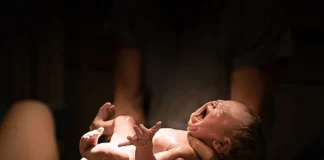 Kako so v azteški kulturi stali ob strani ženskam pri porodu?