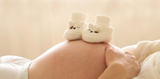 Znanstvena fantastika: ženska lahko zanosi medtem, ko je že noseča?