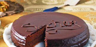Kako speči popolno Sacher torto: vodič za sladokusce