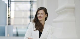 OD ANKARE DO PARIZA JE KRADLA POGLEDE: Urška Bačovnik Janša ob soprogu blestela v štirih različnih opravah