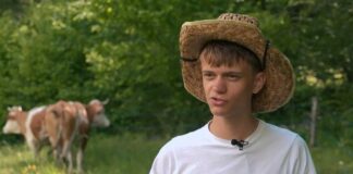 Šov Kmetija – Šilček razkriva: pred Kmetijo sem bil navajen dišati, zdaj živim v dreku in spim med kurami!