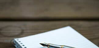 ŠOKANTNO ODKRITJE: Šolski ekrani uničujejo spomin? Papir je nova in stara supermoč!