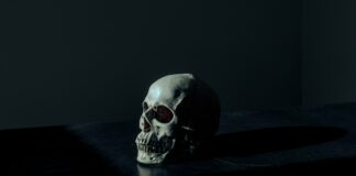 Srhljive plati navad v preteklosti in vraževerska oznanila smrti – preverite katera so!