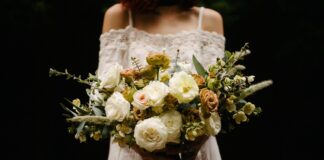 Od kod izvirajo poročne navade katere se danes zdijo čisto običajne?