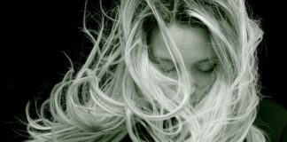 RAZKRITO: Tvoji lasje naj bi razkrivali več, kot si misliš – strokovnjaki opozarjajo na skrito povezavo z notranjim stanjem