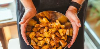 Najboljši hrustljavi pečen krompir – recept, ki vam bo spremenil življenje!