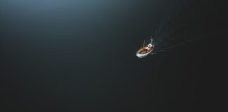 Materinska ljubezen, ki ne pozna meja: pretresljiva zgodba z odprtega morja