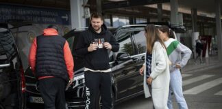Po mesecih napornih tekem in medijskega pritiska je Luka Dončić končno našel tisto kar pomeni največ – mir doma in čas z družino.