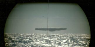 Grozljivi posnetki iz hladne vojne: “Nekaj inteligentnega nas je opazovalo” – fotografije ameriške podmornice sprožile vihar