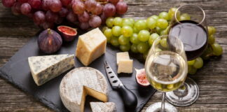 Belo vino in sir? Te kombinacije bodo navdušile tudi največje gurmane