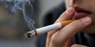 Vejpi že med osnovnošolci: Sladek vonj skriva nikotin, ki otroka zasvoji presenetljivo hitro kajenje, cigareti, vajpi - chat gpt