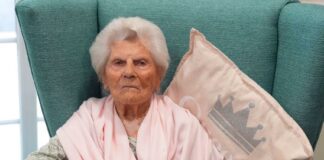 Rodila se je pred Titanikom, preživela dve svetovni vojni in tudi covid: najstarejša ženska na svetu praznovala neverjetnih 117 let ženska, najstarejša - Uk, chat gpt