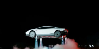 Elon Musk predstavil nov »leteči avtomobil«: Tesla Roadster Tesla Roadster. Vir: Google Images
