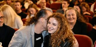 Žena Vida Valiča je pritegnila poglede Valentina in Vid Valič. Vir: Google Images