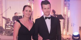 Ljubezenska saga okoli Boštjana Romiha se ne umirja: skrivnostne vrtnice bivše žene sprožile nova ugibanja Romih z bivšo ženo, sobotainfo.com